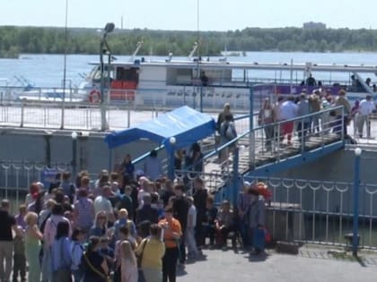Прогулку на теплоходе подарили чемпионам по сбору крышечек в Новосибирске