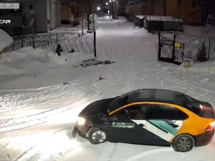 Водитель каршеринга снёс ворота Сибирского кадетского корпуса