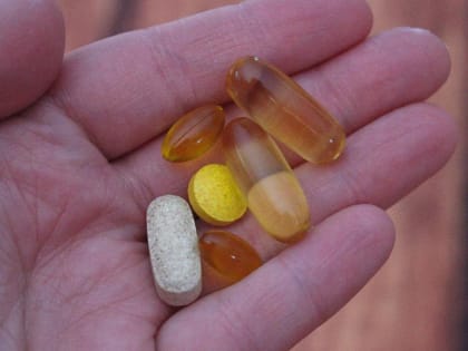 Нужно пить не только витамин C: врач из Новосибирска о витаминах против ОРВИ