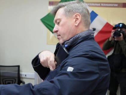 Мэр Новосибирска Анатолий Локоть проголосовал на выборах губернатора