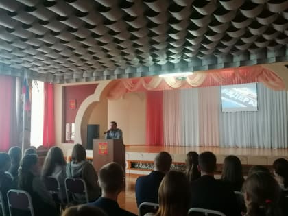 7 октября с утра в сквере «Городская площадь» прошла массовая зарядка в рамках выездного масштабного мероприятия «День с Защитником»