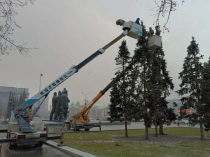 Новосибирск начали украшать к Новому году