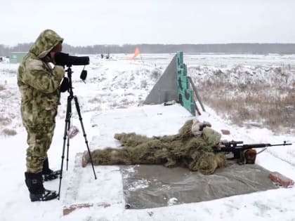 На полигоне НВВКУ из мобилизованных готовят снайперов