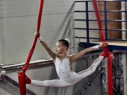 Воздушная гимнастика: новый вид спорта покоряет Бердск