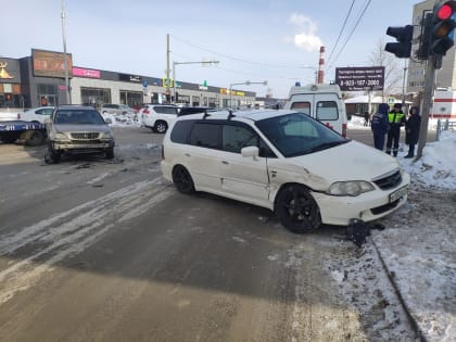 В столкновении двух иномарок на перекрёстке в Бердске пострадала женщина-пешеход