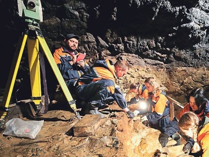 С кем дружил денисовец?