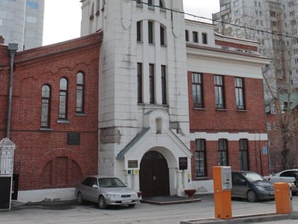 Крячковскую школу с башней в стиле модерн отреставрируют в Новосибирске