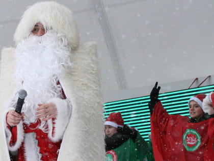 Кавказский Дед Мороз устроил веселье с новосибирцами в Центральном парке