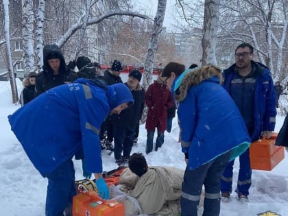 10-летний новосибирец выпрыгнул из горящей квартиры на 4-м этаже