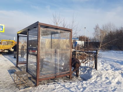 Пять новых остановочных павильонов установили на улице Химзаводская в Бердске