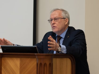 Академик Валерий Крюков: За кластерами Сибири не видно