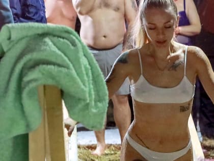 Очереди выстроились к крещенским прорубям в Новосибирске