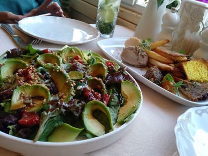 В своей тарелке