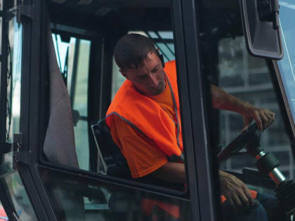 Реконструкцию проспекта Дзержинского продолжат летом 2023 года
