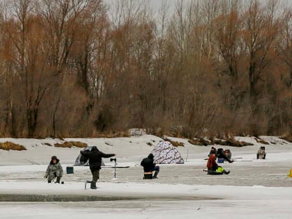 Спасатели просят рыбаков не греть палатки кострами и паяльными лампами
