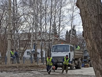 Дорожники Бердска активизировали ямочный ремонт на дорогах горячим асфальтом