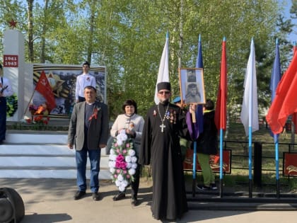 Крестный ход со святынями и День Победы в с. Половинном