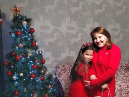 Директор Отдела культуры Оксана Михайловна Мокриенко вручила сегодня подарок Милане