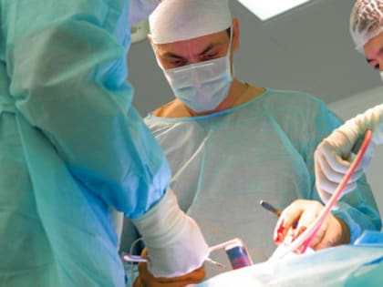 Новосибирские хирурги спасли пациентку с металлическим винтом возле сердца