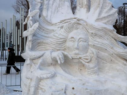 Если вы пропустили: последний трамвай, Обь с бубном и прощание с ёлкой