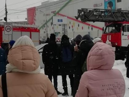 В Новосибирском ТРЦ «Сан Сити» эвакуация — подъехали пожарные машины