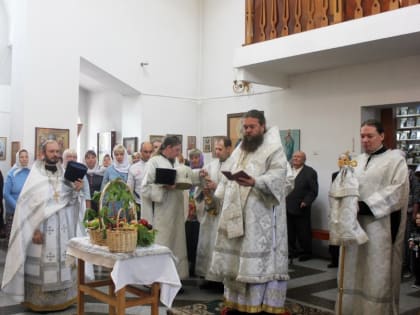 Архиерейская Литургия в кафедральном соборе г. Карасука в день празднования Преображения Господня