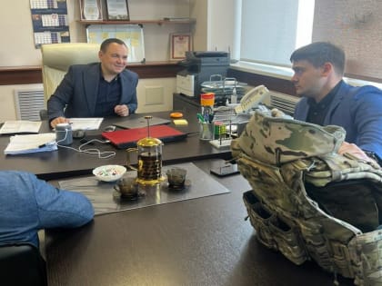 Олег Хорошунов купил артиллерийский бинокль и бронежилет для СВО с денег взысканных с Дизайнмастера