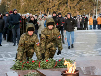 Церемония возложения цветов к Вечному Огню в память об освобождении Ленинграда