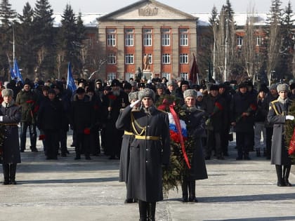 Новосибирцы почтили память воинов-сибиряков на Монументы Славы