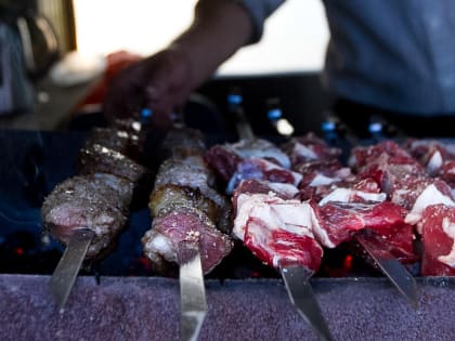 Готовить армянский шашлык научили новосибирцев в доме творчества