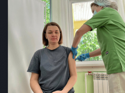 Сотрудники детских оздоровительных лагерей региона вакцинируются к летнему сезону