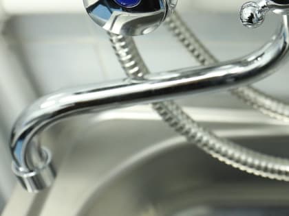 Отключения горячей воды хотят сократить до 10 дней в Новосибирске