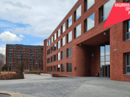 Атриум, сити-ферма и скалодром: новая инновационная школа открылась в регионе по нацпроекту