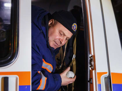 Спасатели из Новосибирска нашли тело мужчины в запертой квартире