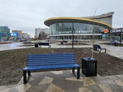 Благоустройство площадки перед Нарымским сквером в Новосибирске завершилось
