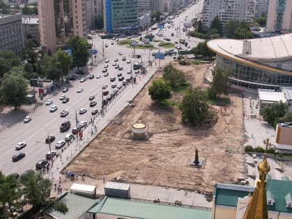 Парковку у цирка в Новосибирске превратят в пешеходную зону с клумбами