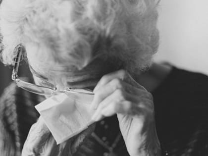 В Новосибирске спасли запертую в квартире с трупом 96-летнюю бабушку-инвалида
