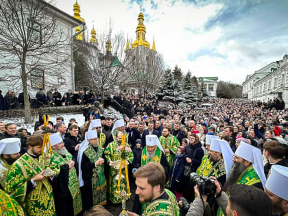 Монахов и насельников монастыря выгоняют из Киево-Печерской Лавры