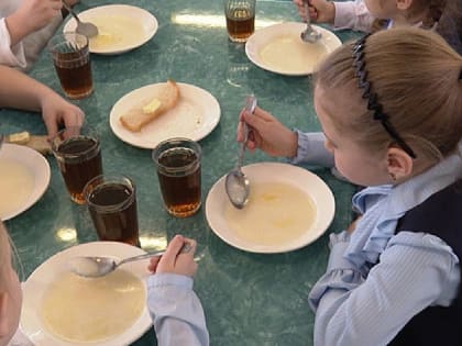 Областные власти взяли на особый контроль школьное питание детей участников СВО