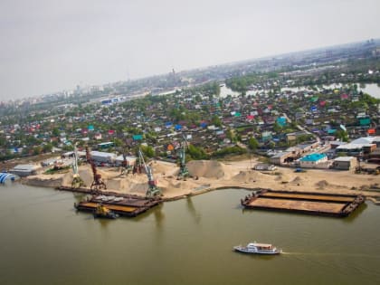 Застройщики и мэрия выселят городские пескобазы с берега Оби