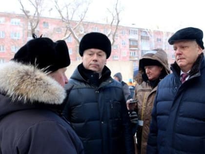 На месте обрушения подъезда в Новосибирске побывал полпред Анатолий Серышев