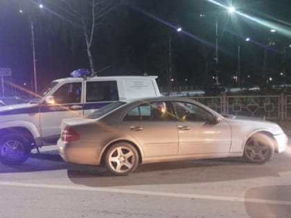 Пьяный на «Мерседесе» врезался в полицейский УАЗ – пострадала сотрудница МВД