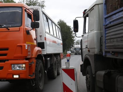Фуры перестанут пускать на мост через Иню на Бердском шоссе