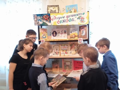 Библиотекарь Морозовской сельской библиотеки провела День сказки «В гостях у Шарля Перро»