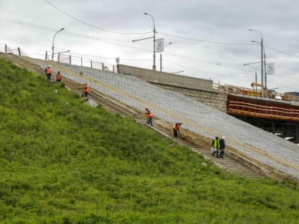 В Новосибирске ремонт Октябрьского моста выполнен почти на 50%