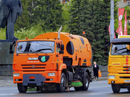 Три новых машины купят для уборки Новосибирска от снега и грязи
