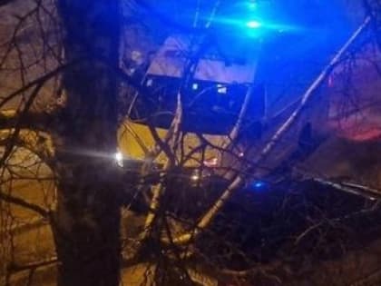 В Новосибирске девушка упала с высоты 4-го этажа на юношу, оба погибли