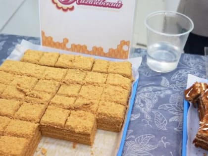 Cамое вкусное медовое пирожное вслепую выбрали новосибирцы на ярмарке