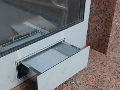 Пулестойкие стёкла смонтировали в кассах станции «Спортивная»