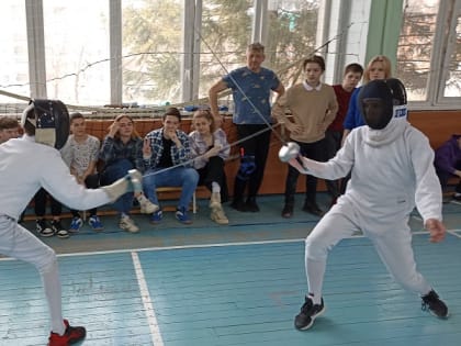 Турнир фехтовальщиков-новичков в память о героях локальных войн прошел в школе Бердска